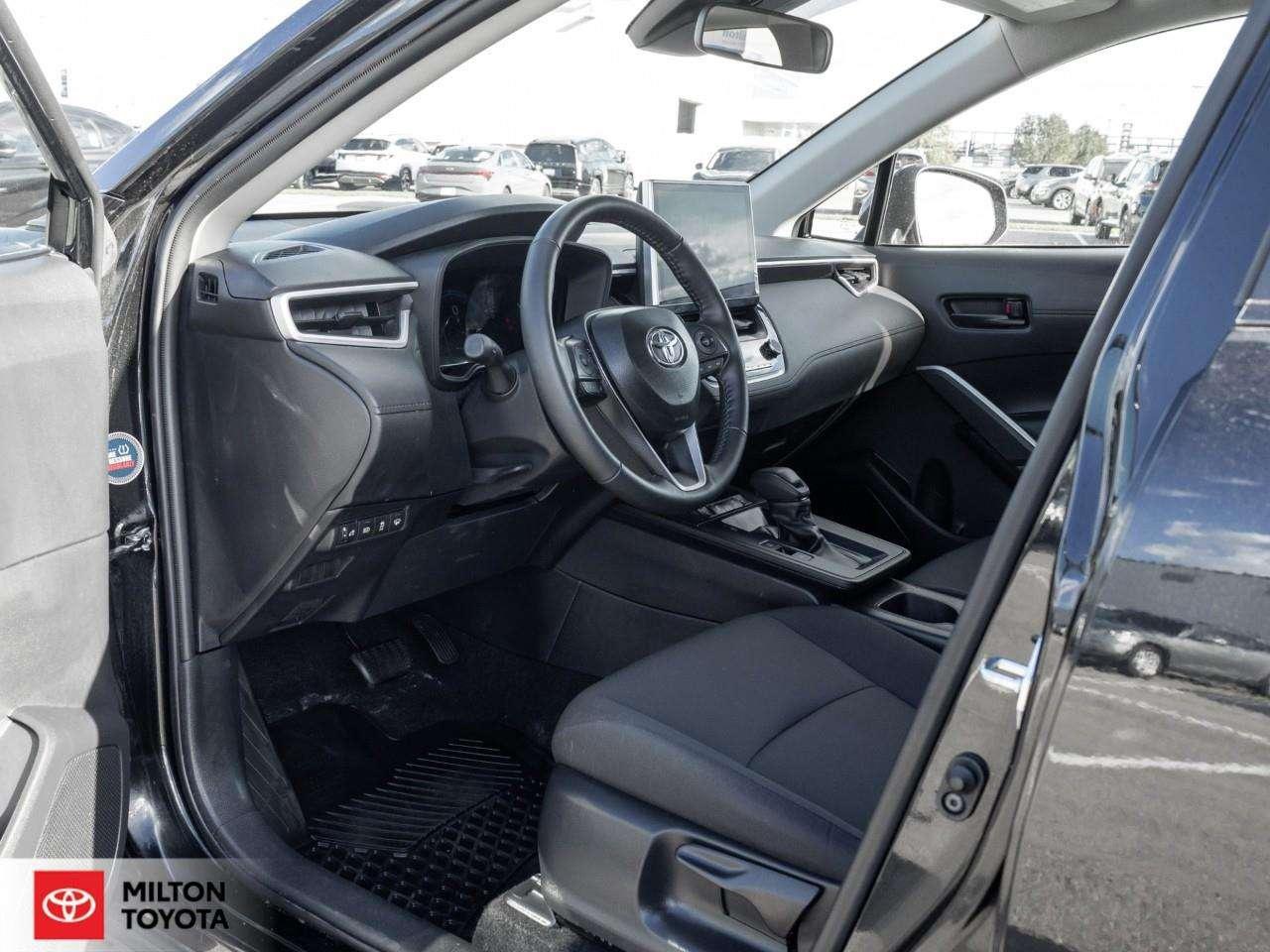 2026 Toyota Corolla Cross LE PREMIUM AWD SUNROOF ALLOYS WIRELESS CHARGING ONE OWNER TCUV LE Photo