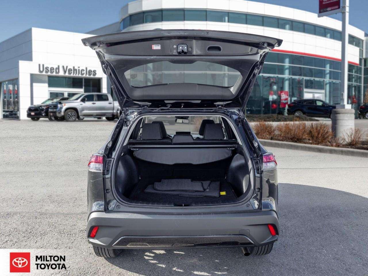 2026 Toyota Corolla Cross LE PREMIUM AWD SUNROOF ALLOYS WIRELESS CHARGING ONE OWNER TCUV LE Photo
