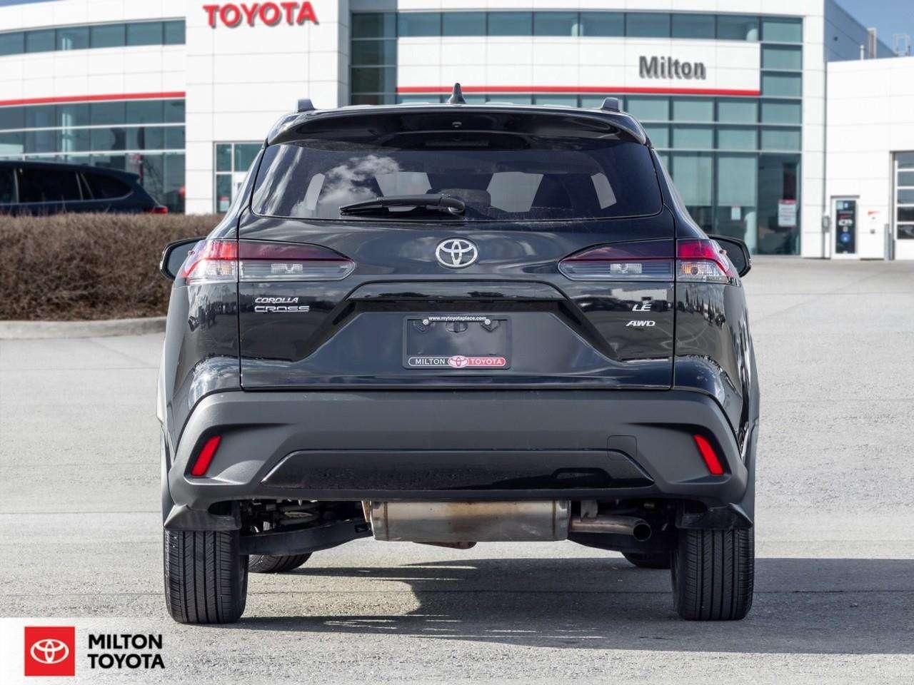 2026 Toyota Corolla Cross LE PREMIUM AWD SUNROOF ALLOYS WIRELESS CHARGING ONE OWNER TCUV LE Photo