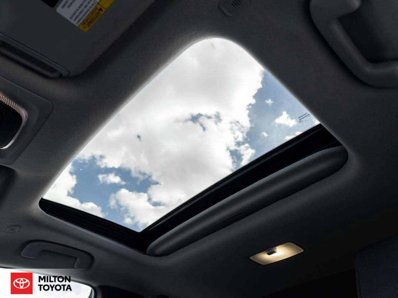 2026 Toyota Corolla Cross LE PREMIUM AWD SUNROOF ALLOYS WIRELESS CHARGING ONE OWNER TCUV LE Photo