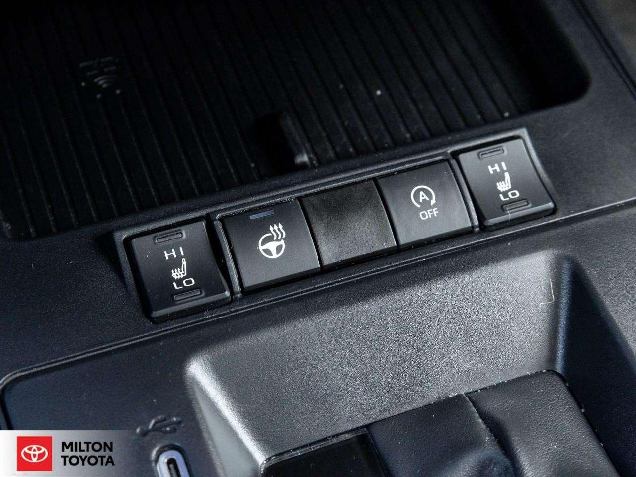 2026 Toyota Corolla Cross LE PREMIUM AWD SUNROOF ALLOYS WIRELESS CHARGING ONE OWNER TCUV LE Photo