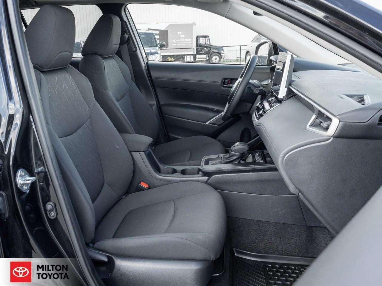 2026 Toyota Corolla Cross LE PREMIUM AWD SUNROOF ALLOYS WIRELESS CHARGING ONE OWNER TCUV LE Photo