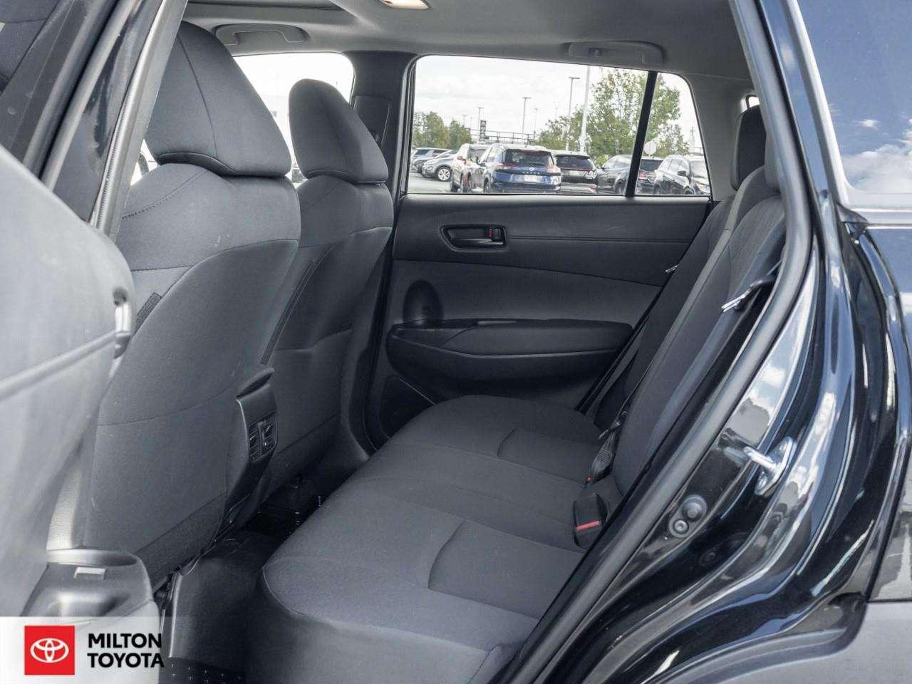 2026 Toyota Corolla Cross LE PREMIUM AWD SUNROOF ALLOYS WIRELESS CHARGING ONE OWNER TCUV LE Photo