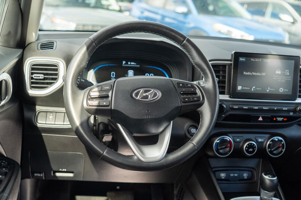 2025 Hyundai Venue Preferred IVT Photo