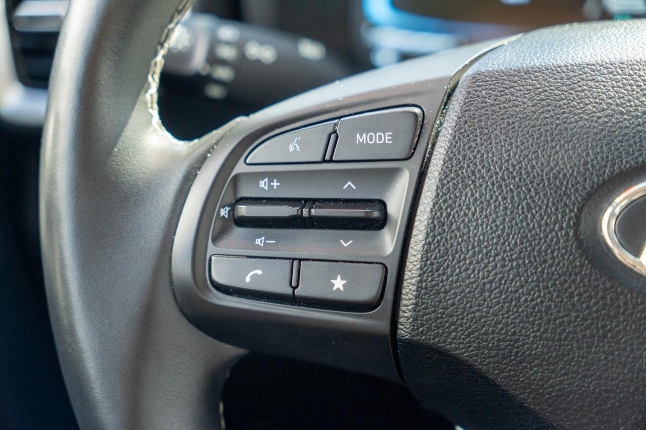 2025 Hyundai Venue Preferred IVT Photo