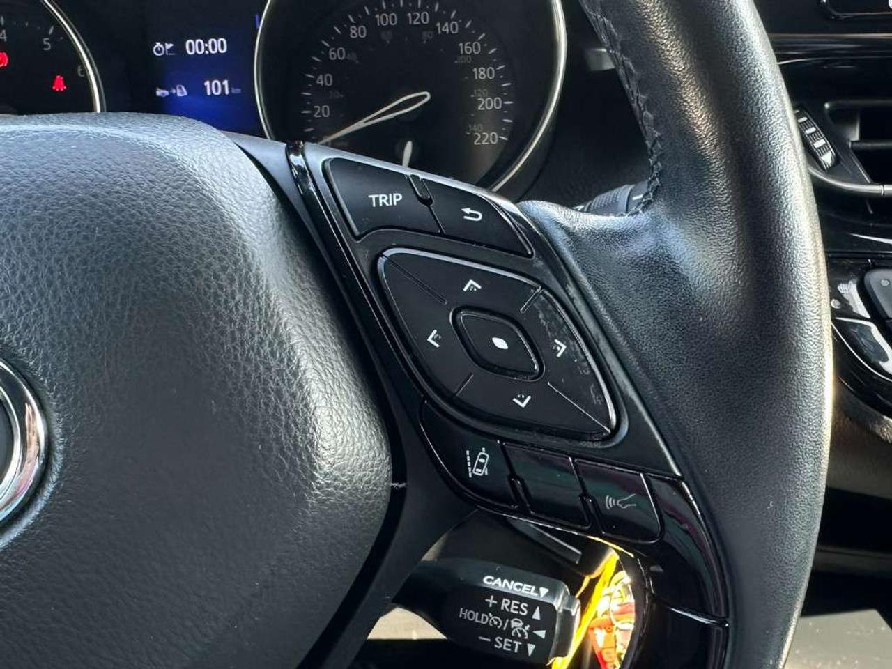 2018 Toyota C-HR XLE   HEATED SEATS   ALLOYS   CRUISE CONTROL Photo