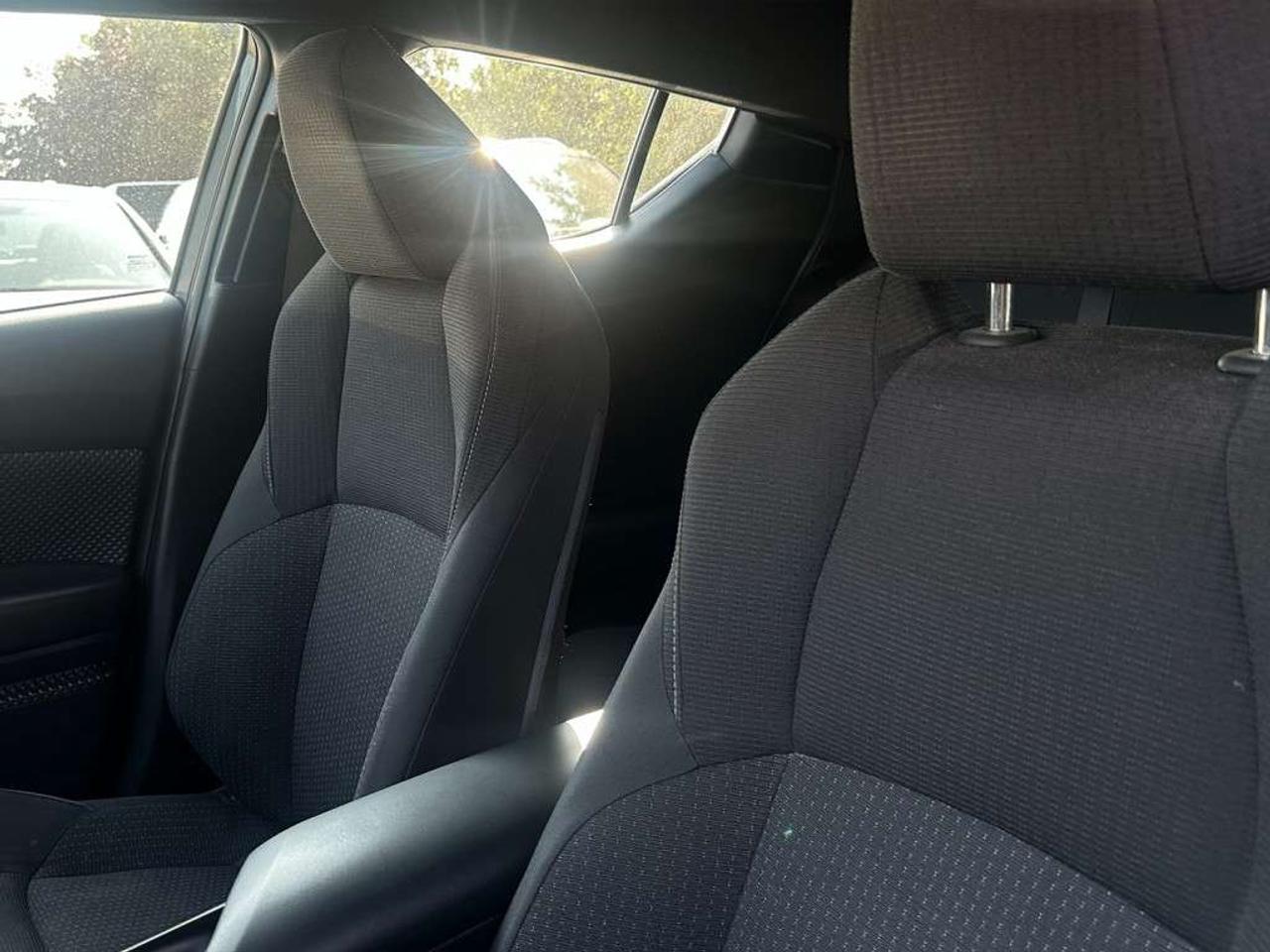 2018 Toyota C-HR XLE   HEATED SEATS   ALLOYS   CRUISE CONTROL Photo