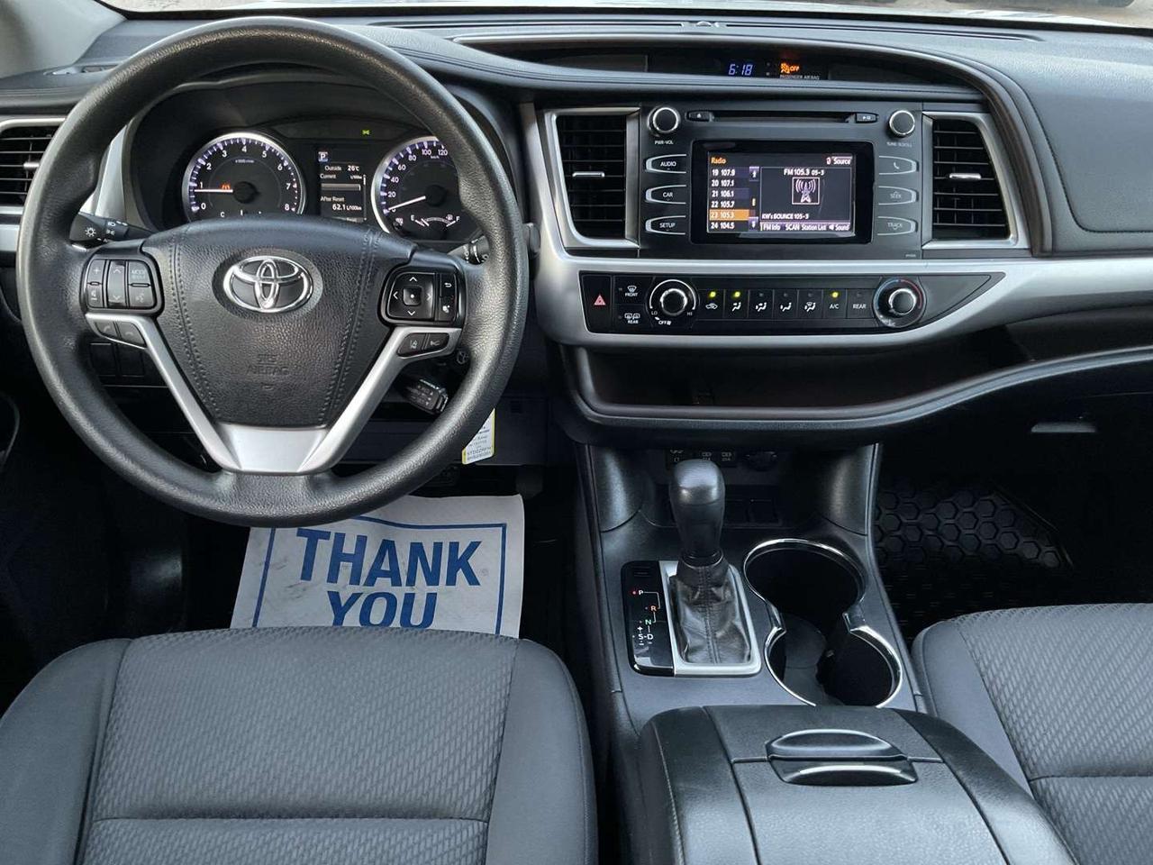 2017 Toyota Highlander LE V6 - BACK-UP CAM! 8 PASS! BLUETOOTH! Photo
