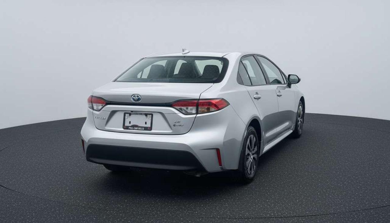 2025 Toyota Corolla LE   Apple Carplay   Cruise Control.   Heated Seats Photo