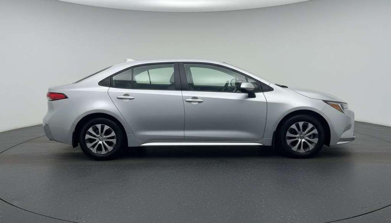 2025 Toyota Corolla LE   Apple Carplay   Cruise Control.   Heated Seats Photo