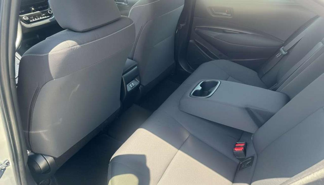 2025 Toyota Corolla LE   Apple Carplay   Cruise Control.   Heated Seats Photo