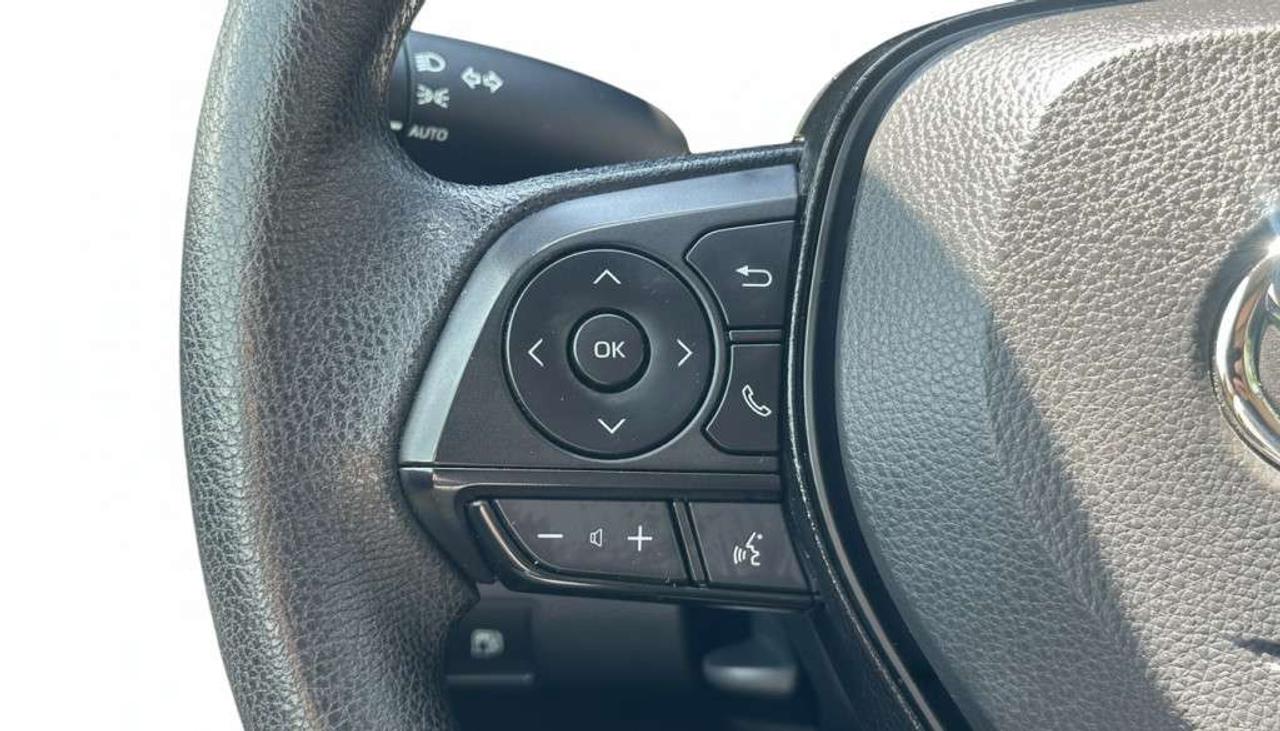 2025 Toyota Corolla LE   Apple Carplay   Cruise Control.   Heated Seats Photo
