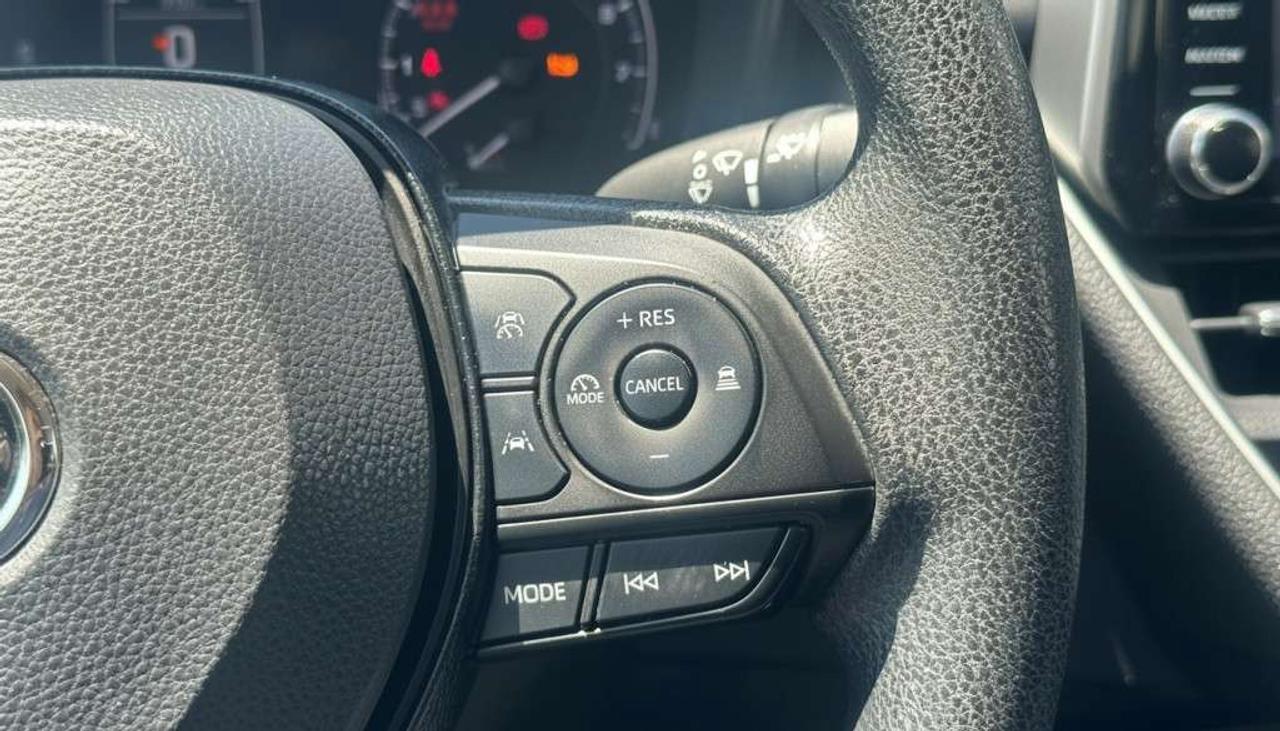 2025 Toyota Corolla LE   Apple Carplay   Cruise Control.   Heated Seats Photo