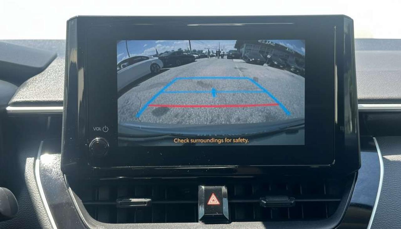 2025 Toyota Corolla LE   Apple Carplay   Cruise Control.   Heated Seats Photo