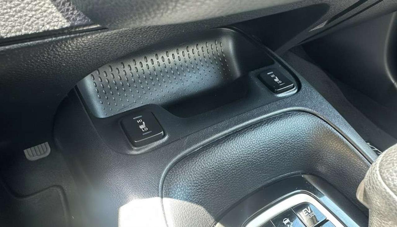 2025 Toyota Corolla LE   Apple Carplay   Cruise Control.   Heated Seats Photo