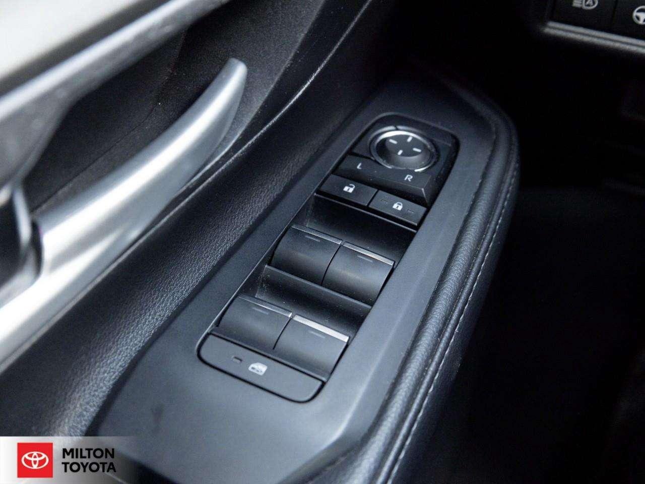 2024 Toyota Grand Highlander LEATHER HEATED STEERING 8 PASSENGER ONE OWNER TCUV XLE Photo