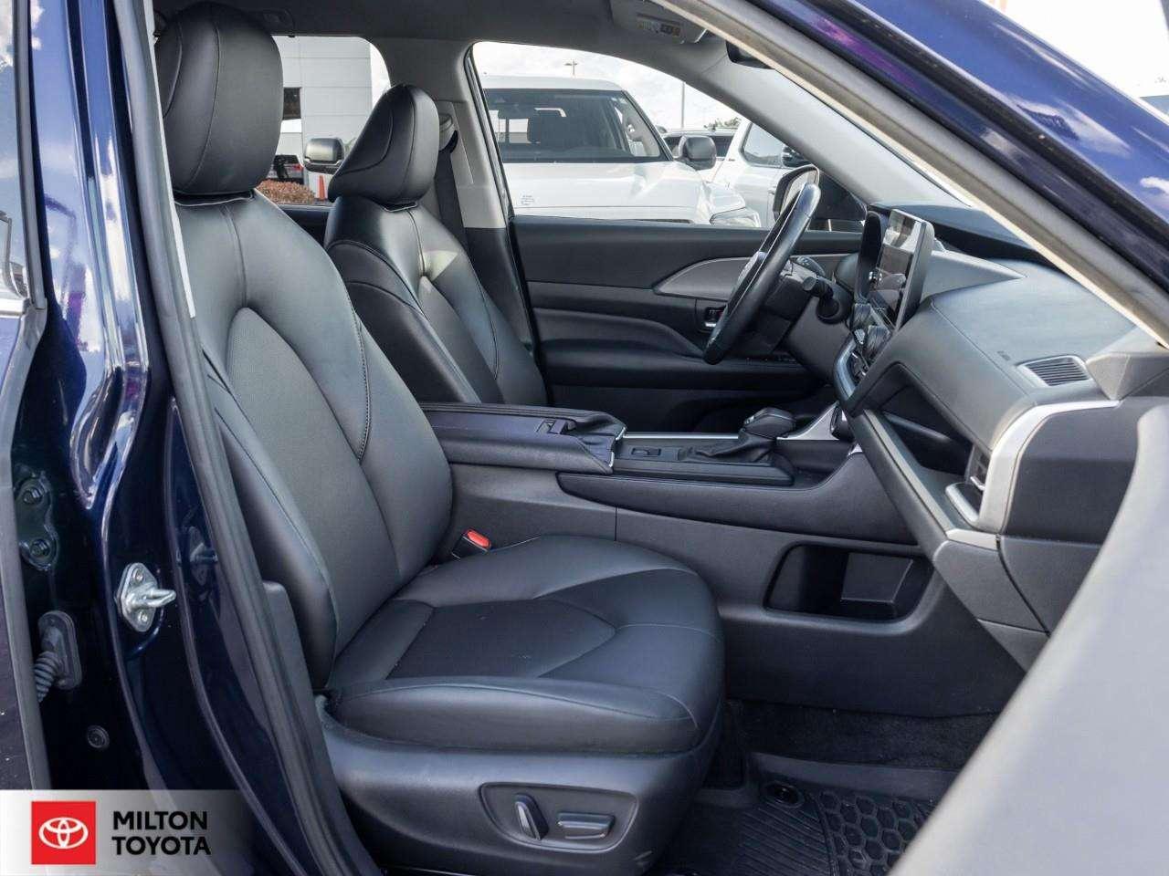 2024 Toyota Grand Highlander LEATHER HEATED STEERING 8 PASSENGER ONE OWNER TCUV XLE Photo