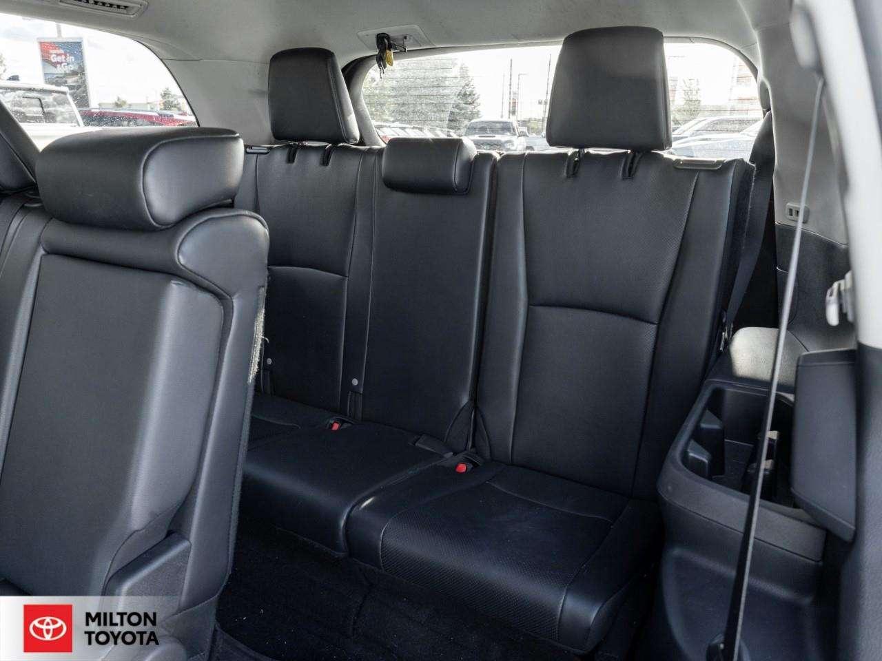 2024 Toyota Grand Highlander LEATHER HEATED STEERING 8 PASSENGER ONE OWNER TCUV XLE Photo