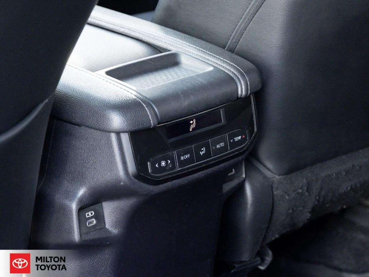 2024 Toyota Grand Highlander LEATHER HEATED STEERING 8 PASSENGER ONE OWNER TCUV XLE Photo