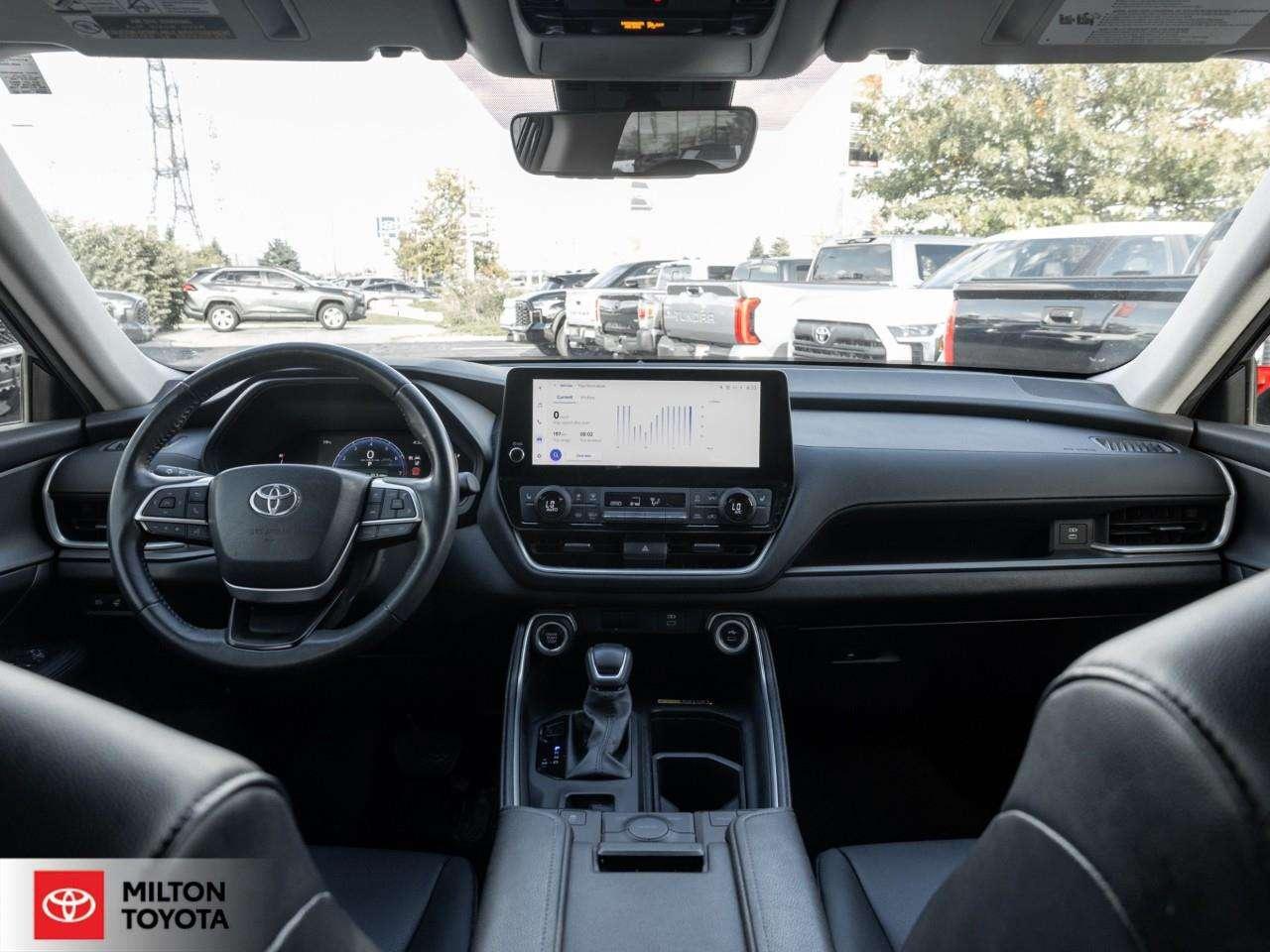 2024 Toyota Grand Highlander LEATHER HEATED STEERING 8 PASSENGER ONE OWNER TCUV XLE Photo