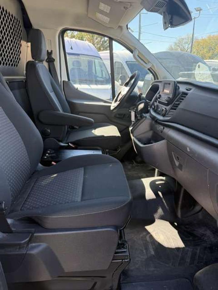 2020 Ford Transit Shelves, Divider, Low roof, Certfifie. Photo