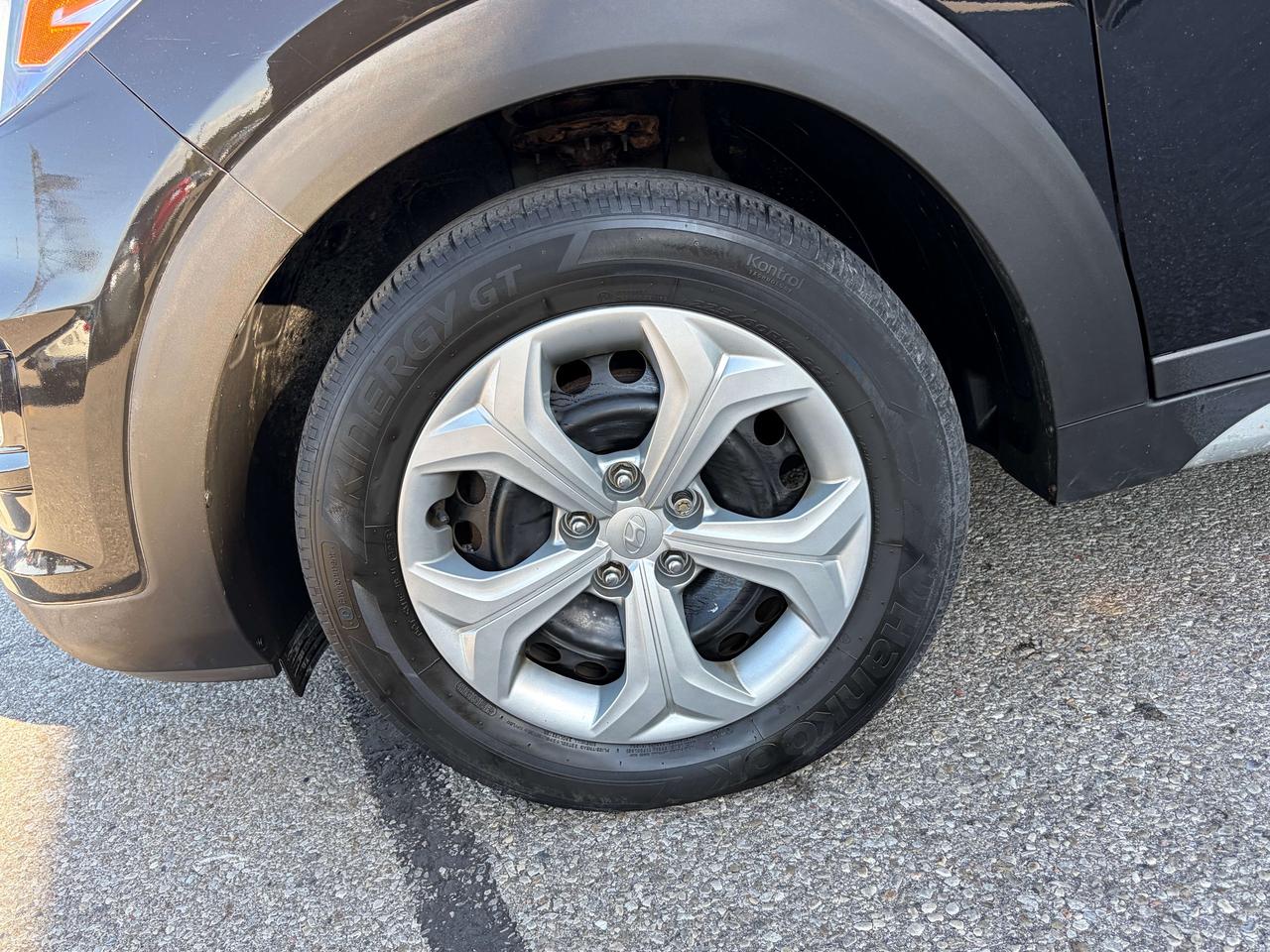 2019 Hyundai Tucson Essential   Clean Carfax   One Owner Photo