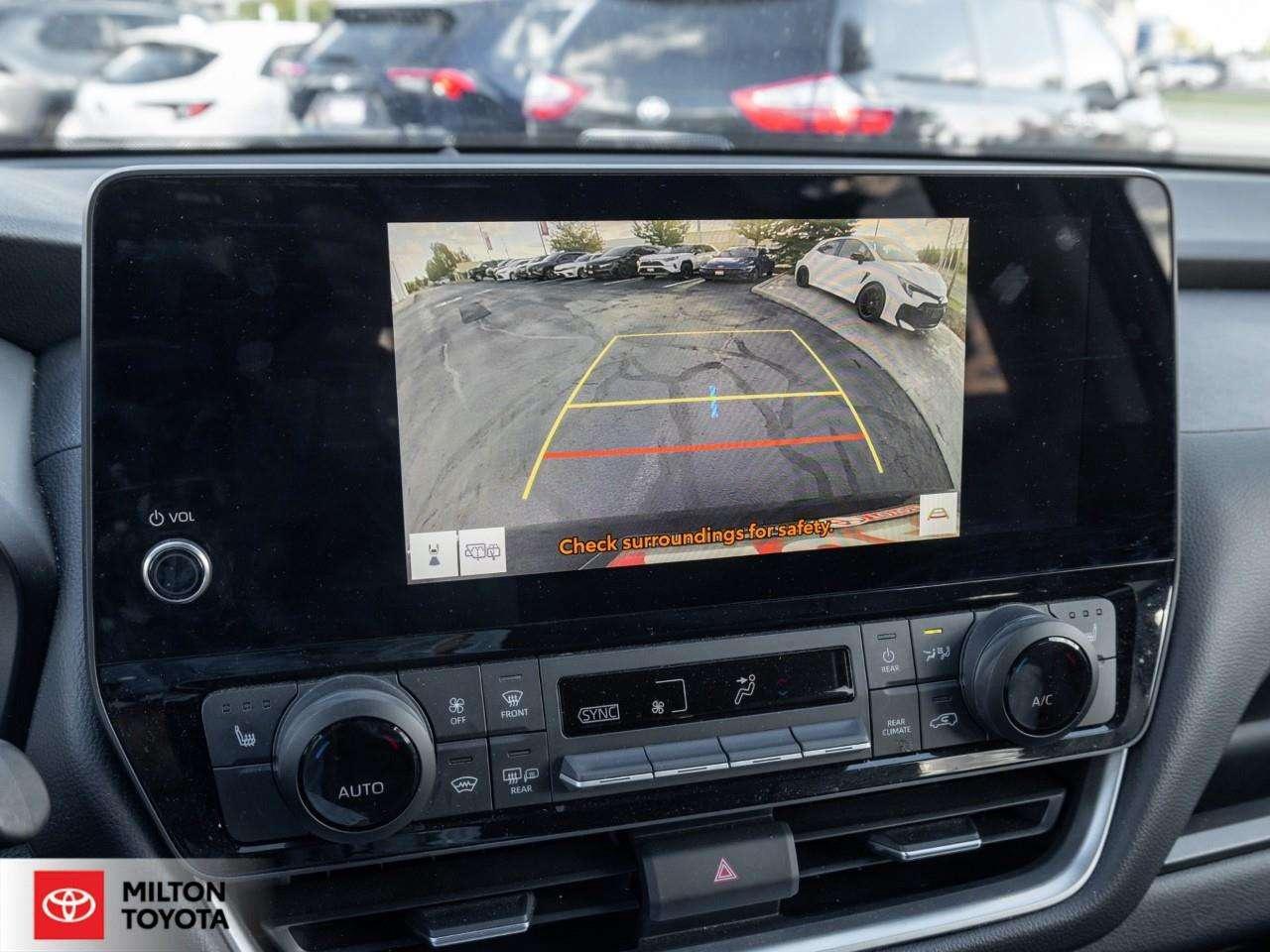 2024 Toyota Grand Highlander LEATHER HEATED STEERING WIRELESS CARPLAY 12.3 SCREEN 8 PASSENGER ONE OWNER TCUV XLE Photo