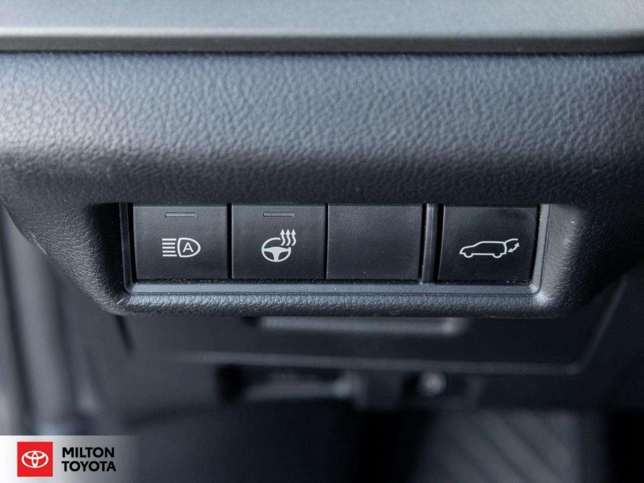 2024 Toyota Grand Highlander LEATHER HEATED STEERING WIRELESS CARPLAY 12.3 SCREEN 8 PASSENGER ONE OWNER TCUV XLE Photo