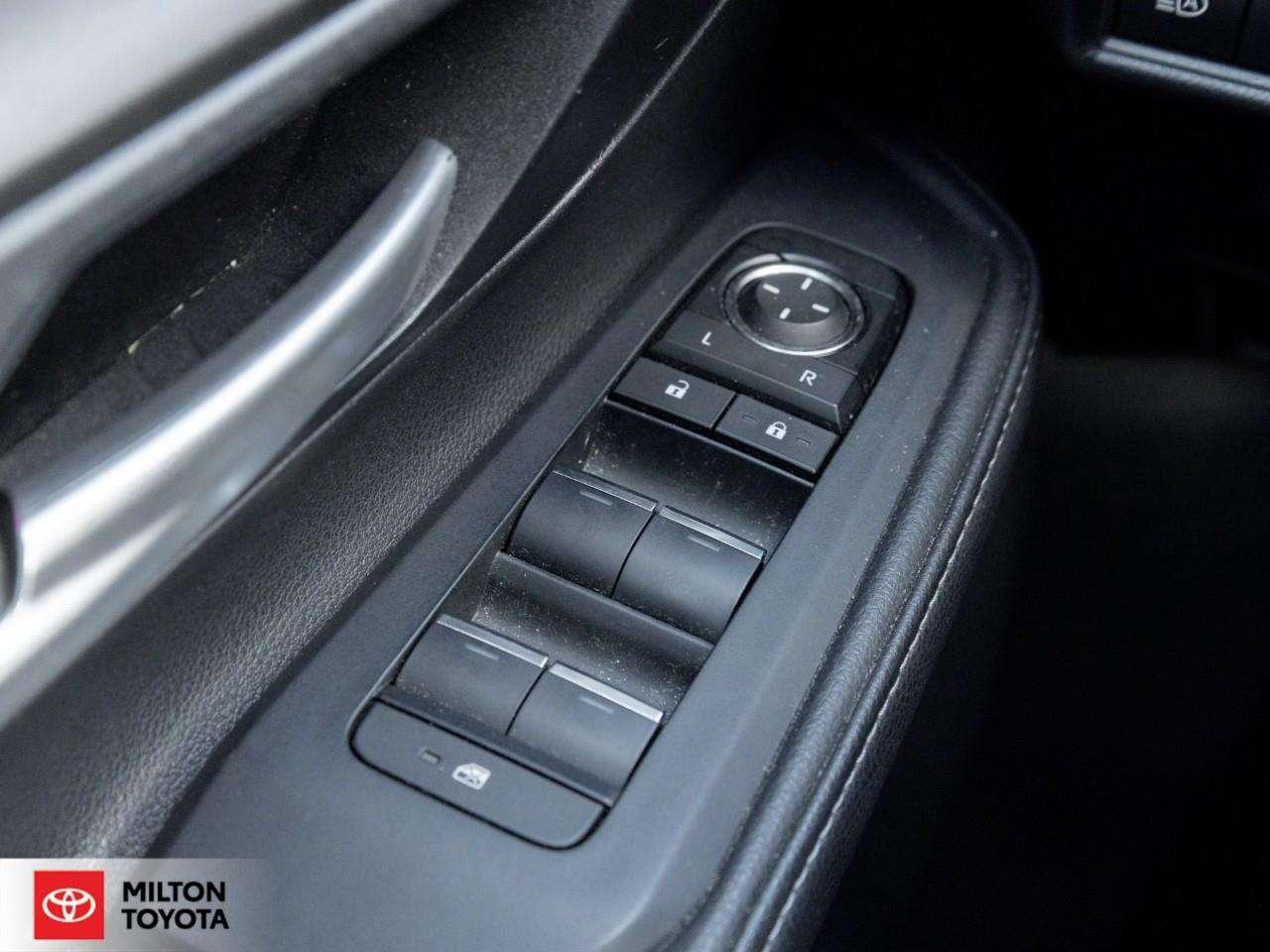 2024 Toyota Grand Highlander LEATHER HEATED STEERING WIRELESS CARPLAY 12.3 SCREEN 8 PASSENGER ONE OWNER TCUV XLE Photo