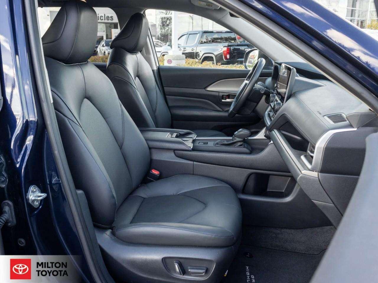 2024 Toyota Grand Highlander LEATHER HEATED STEERING WIRELESS CARPLAY 12.3 SCREEN 8 PASSENGER ONE OWNER TCUV XLE Photo