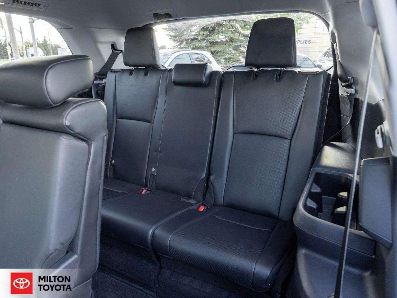 2024 Toyota Grand Highlander LEATHER HEATED STEERING WIRELESS CARPLAY 12.3 SCREEN 8 PASSENGER ONE OWNER TCUV XLE Photo