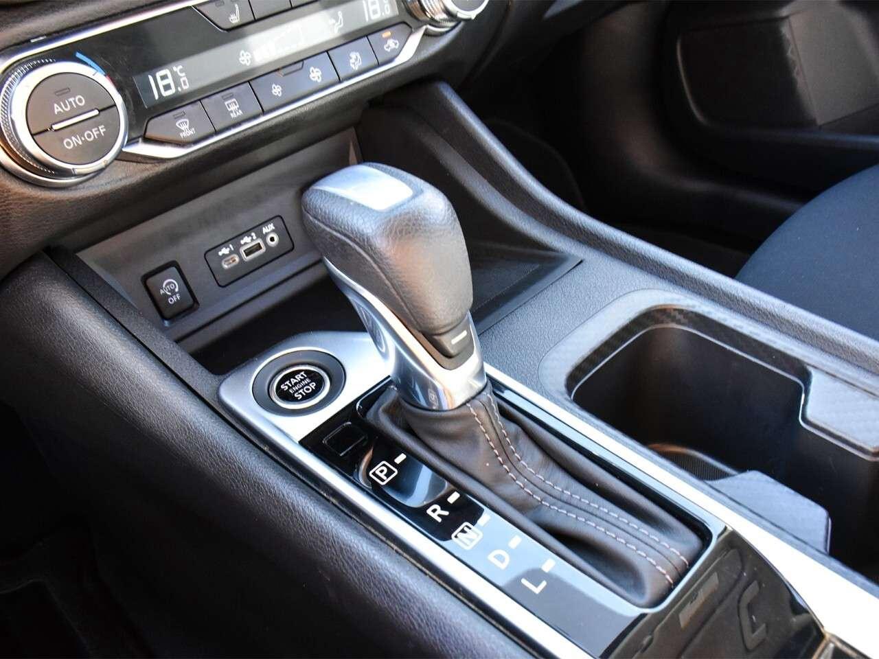 2024 Nissan Sentra SV Photo