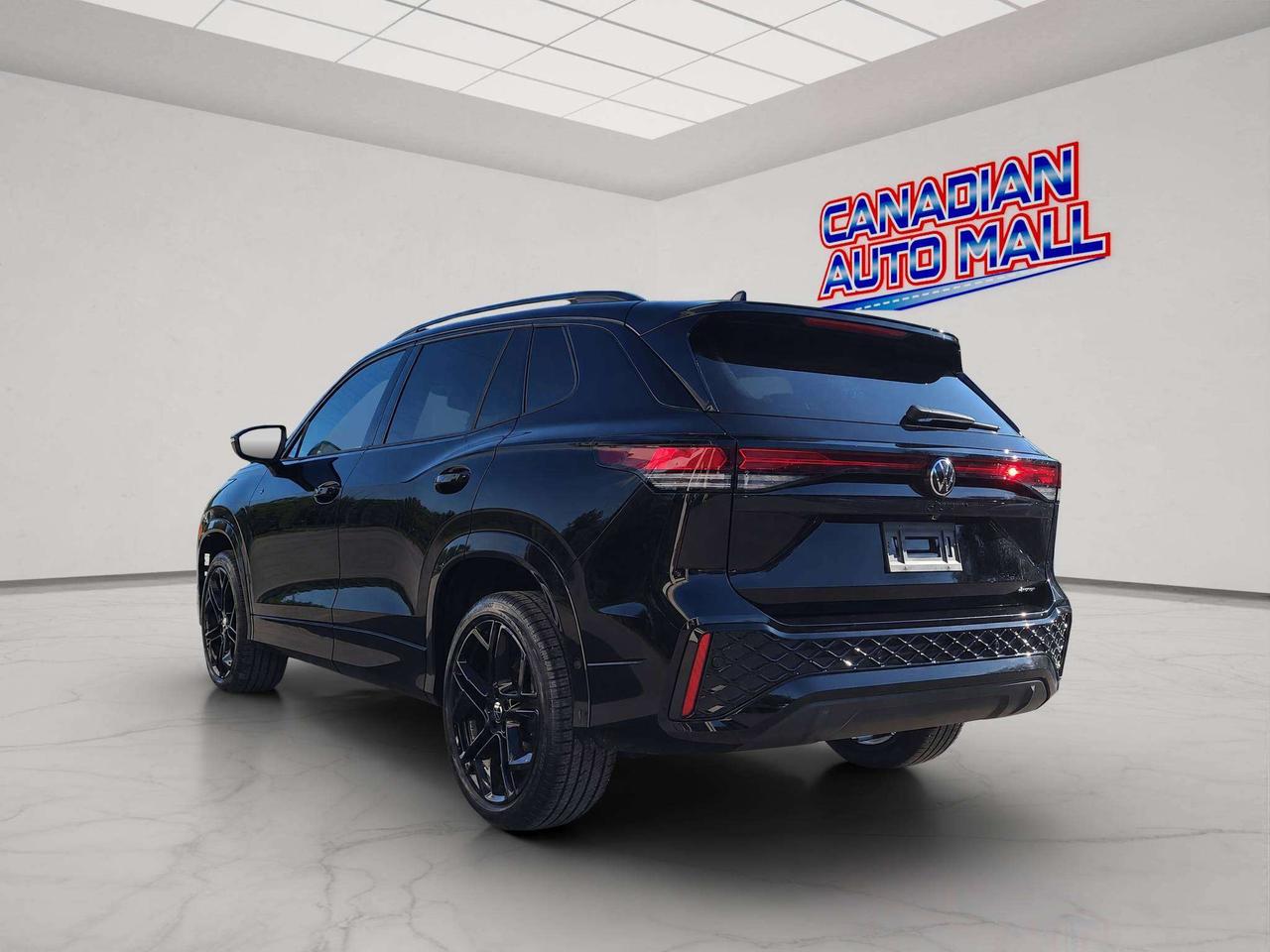 2026 Volkswagen Tiguan COMFORTLINE R-LINE BLACK EDITION, JUST 18K! Photo