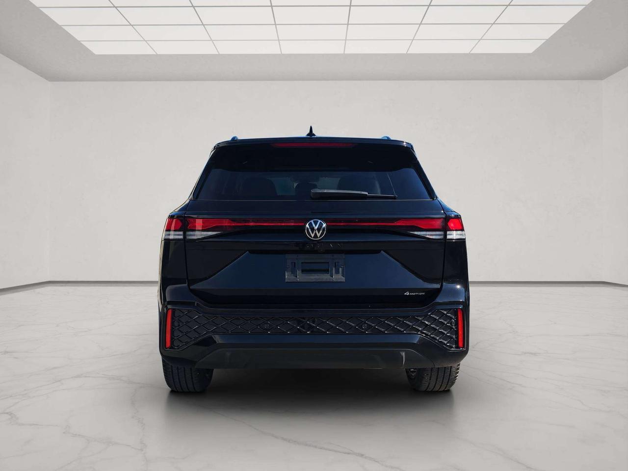 2026 Volkswagen Tiguan COMFORTLINE R-LINE BLACK EDITION, JUST 18K! Photo