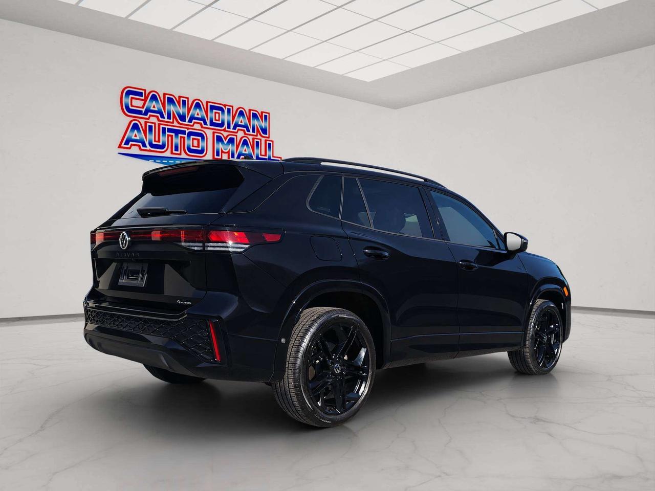 2026 Volkswagen Tiguan COMFORTLINE R-LINE BLACK EDITION, JUST 18K! Photo