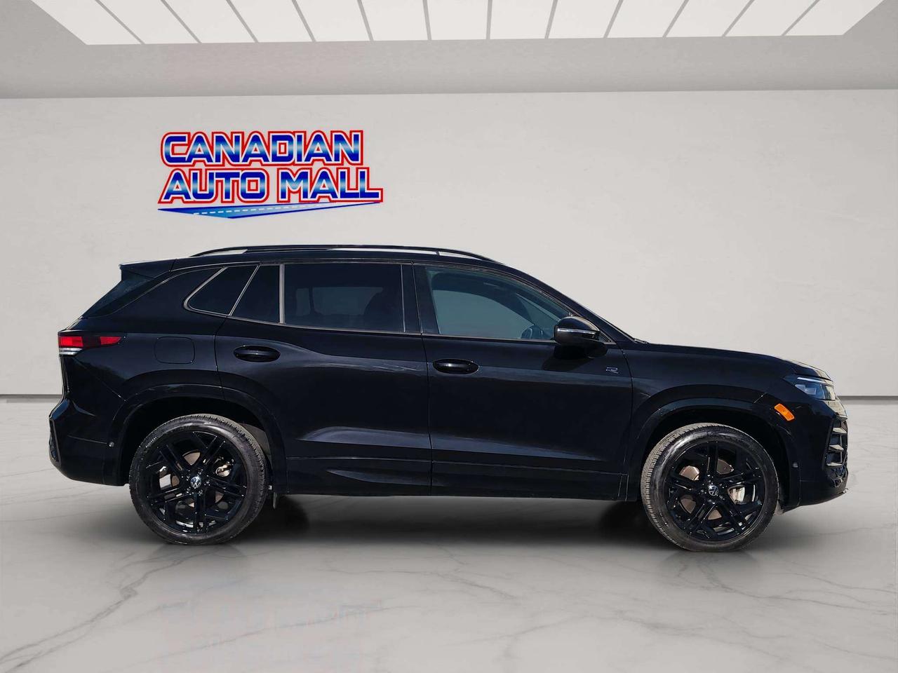 2026 Volkswagen Tiguan COMFORTLINE R-LINE BLACK EDITION, JUST 18K! Photo