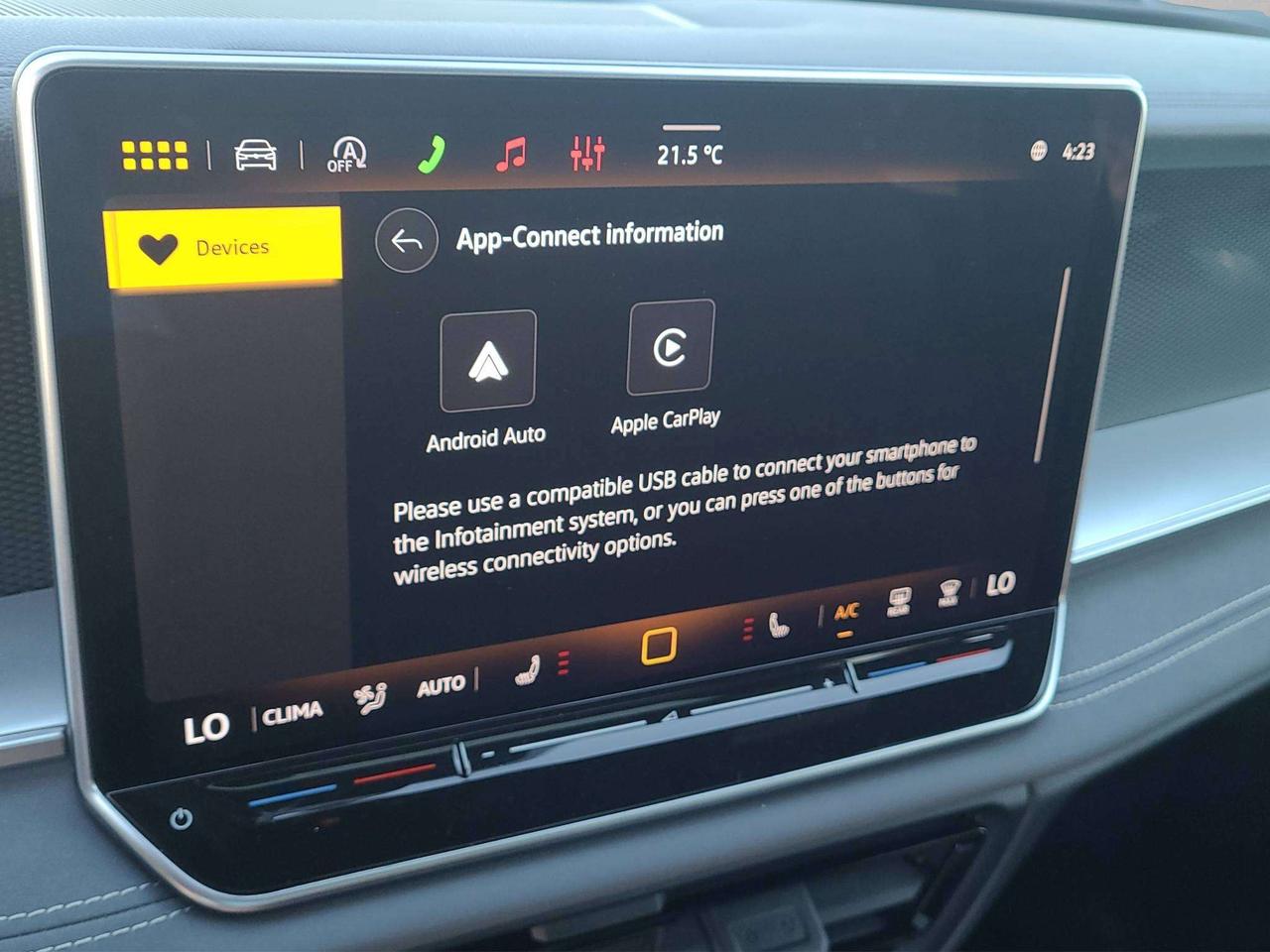2026 Volkswagen Tiguan COMFORTLINE R-LINE BLACK EDITION, JUST 18K! Photo