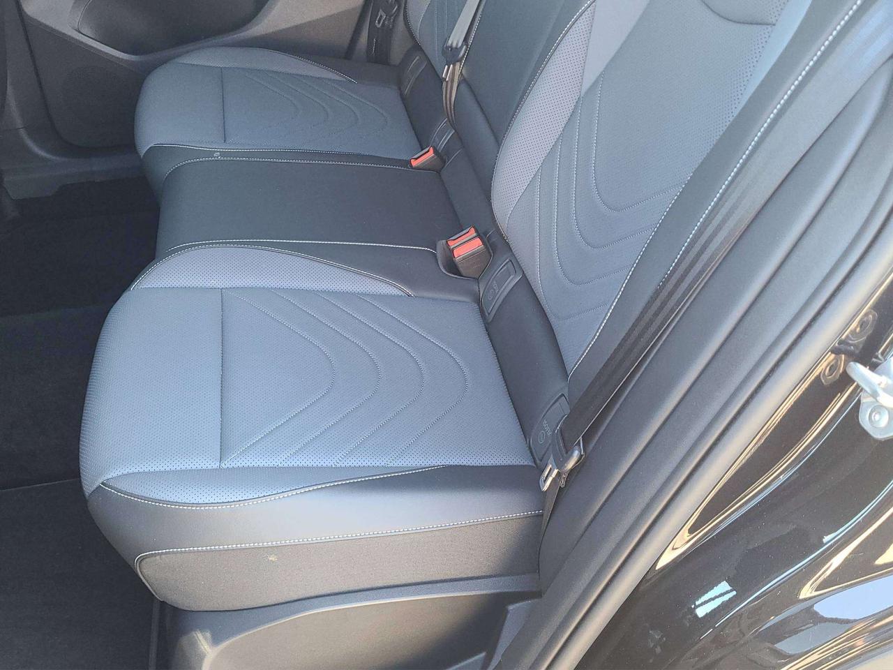 2026 Volkswagen Tiguan COMFORTLINE R-LINE BLACK EDITION, JUST 18K! Photo