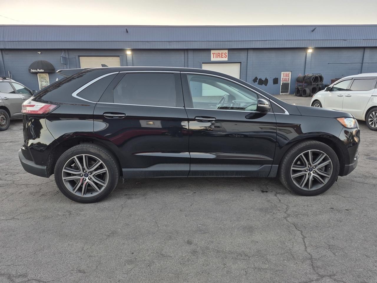2021 Ford Edge Titanium Photo
