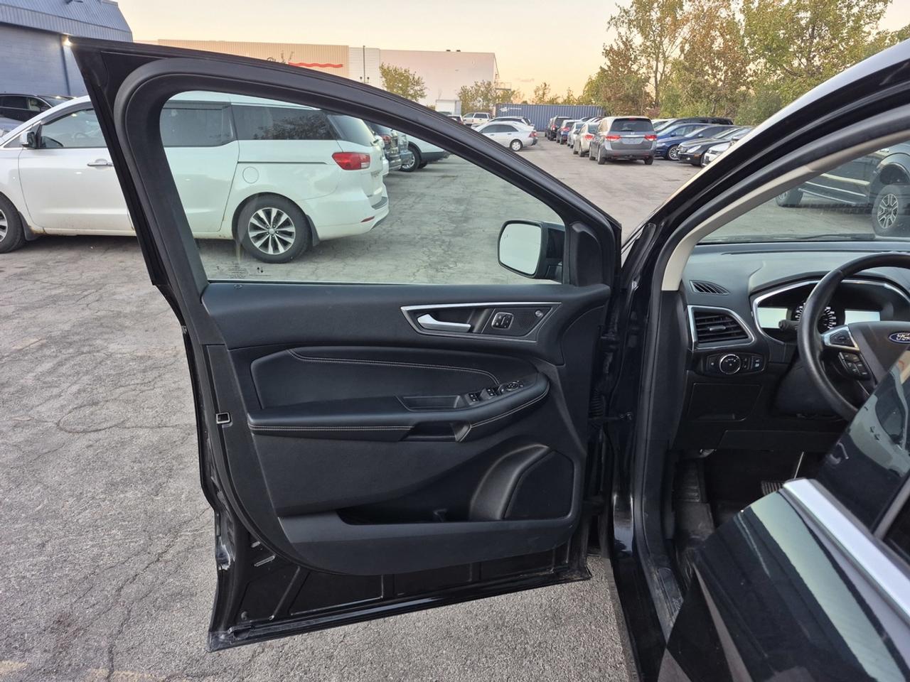 2021 Ford Edge Titanium Photo