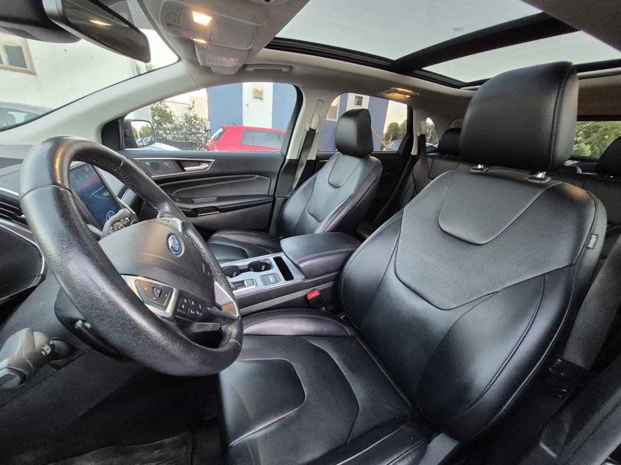 2021 Ford Edge Titanium Photo
