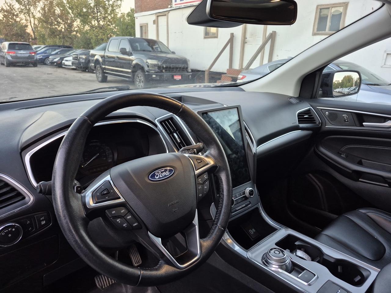 2021 Ford Edge Titanium Photo