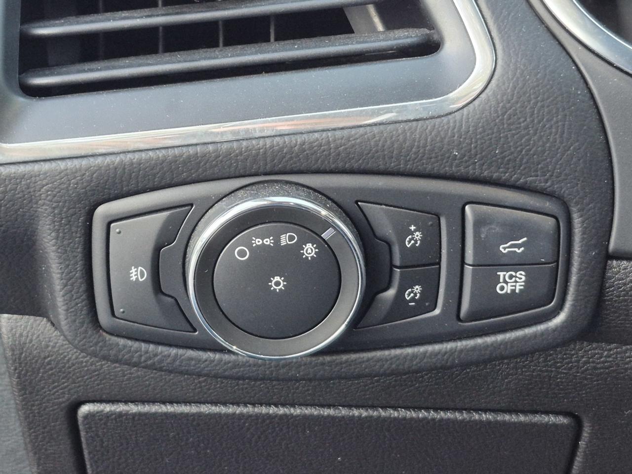 2021 Ford Edge Titanium Photo
