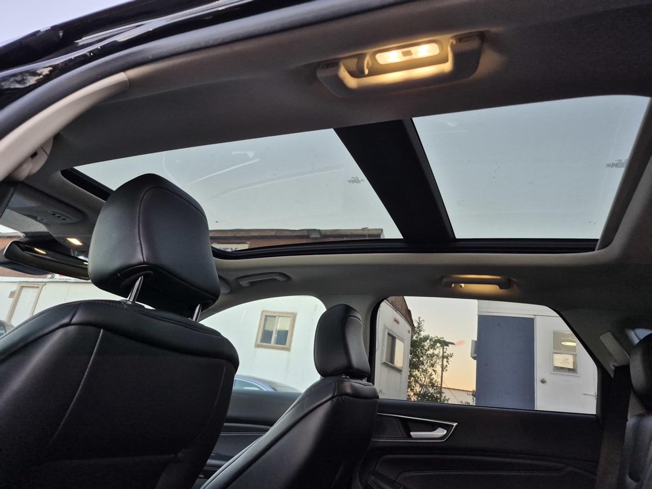 2021 Ford Edge Titanium Photo