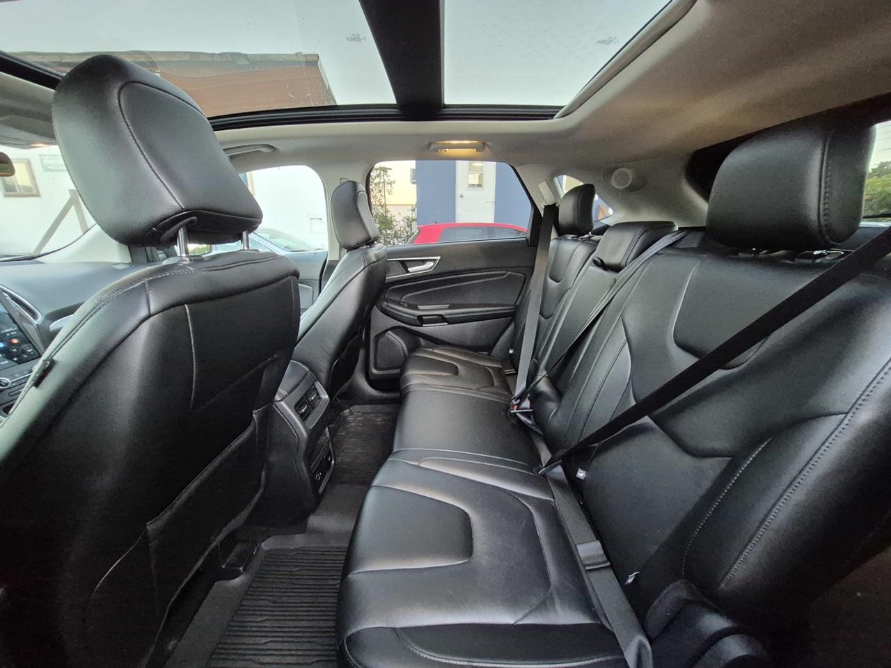 2021 Ford Edge Titanium Photo