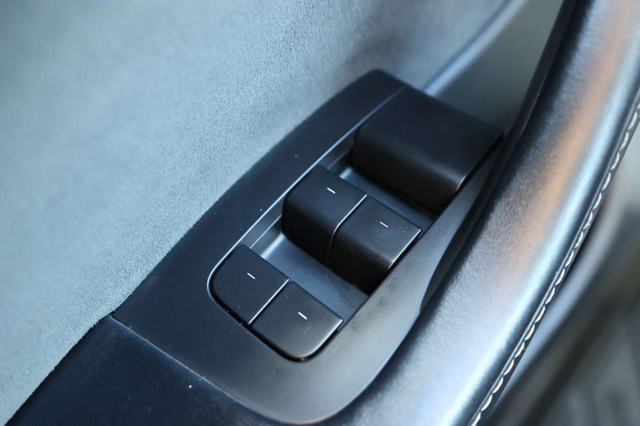 2021 Tesla Model Y LONG RANGE-DUAL MOTOR-AWD/AUTOPILOT/DRIVER ASSIST/STANDARD CONNECTIVITY/HEATED SEATS & STEERING/DASHCAM/KEYLESS/PANOROOF Photo