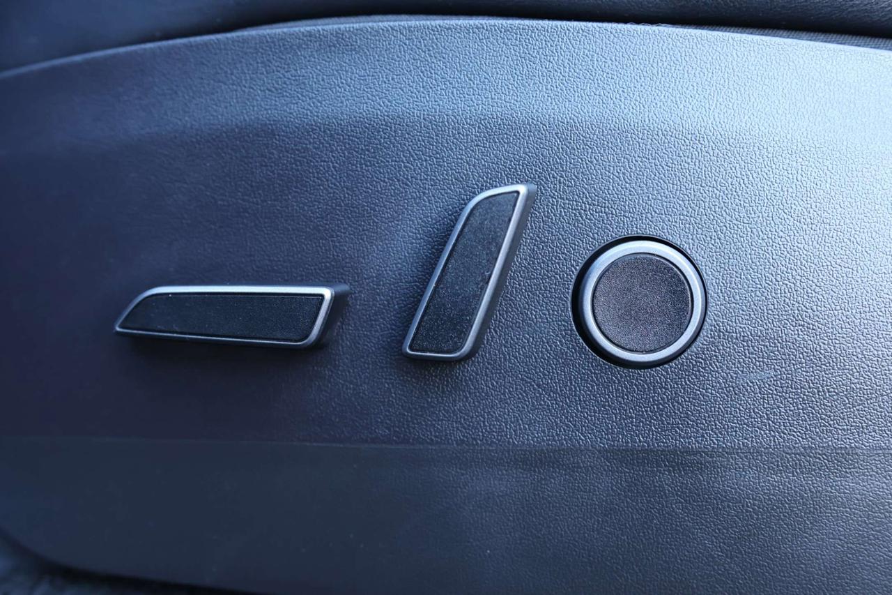 2021 Tesla Model Y LONG RANGE-DUAL MOTOR-AWD/AUTOPILOT/DRIVER ASSIST/STANDARD CONNECTIVITY/HEATED SEATS & STEERING/DASHCAM/KEYLESS/PANOROOF Photo