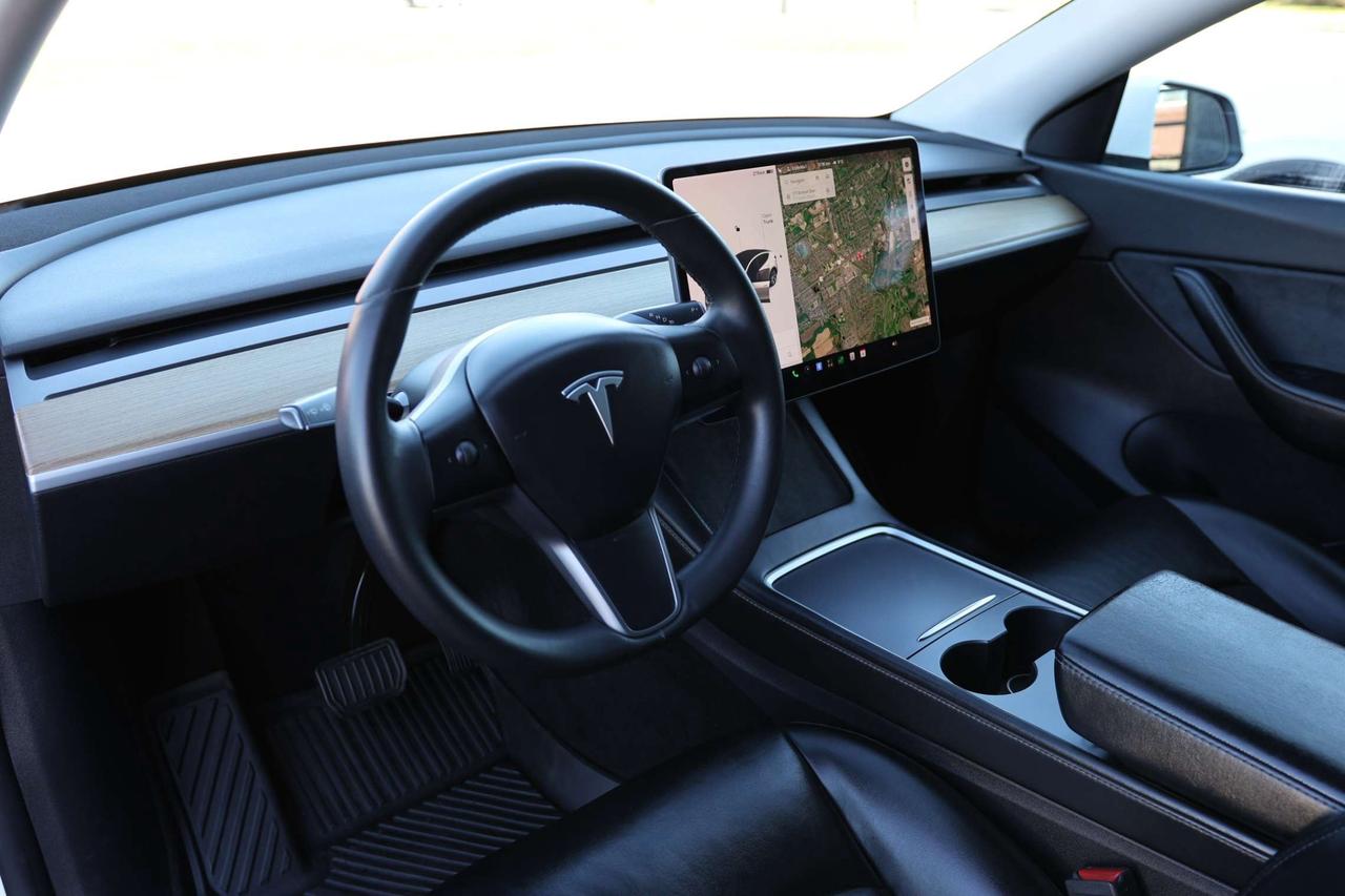 2021 Tesla Model Y LONG RANGE-DUAL MOTOR-AWD/AUTOPILOT/DRIVER ASSIST/STANDARD CONNECTIVITY/HEATED SEATS & STEERING/DASHCAM/KEYLESS/PANOROOF Photo