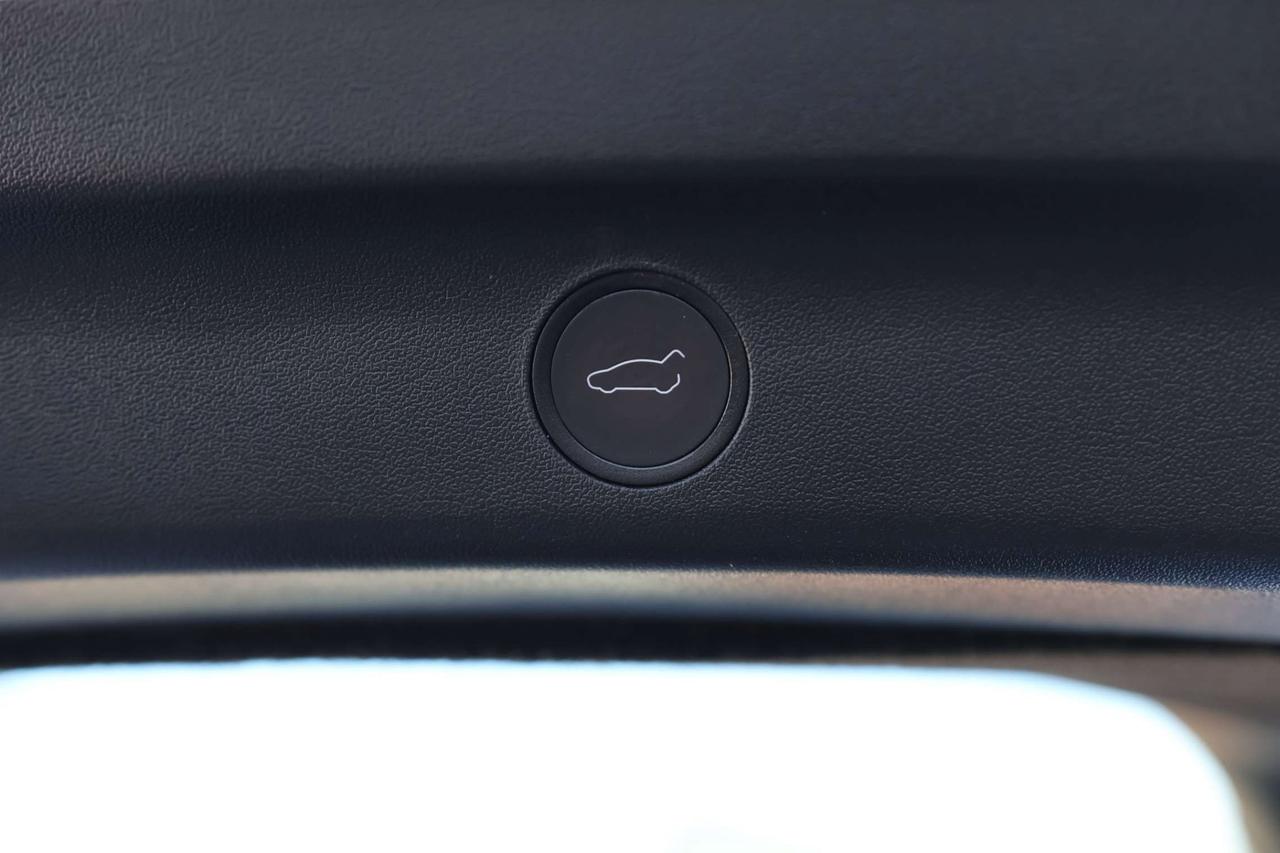 2021 Tesla Model Y LONG RANGE-DUAL MOTOR-AWD/AUTOPILOT/DRIVER ASSIST/STANDARD CONNECTIVITY/HEATED SEATS & STEERING/DASHCAM/KEYLESS/PANOROOF Photo