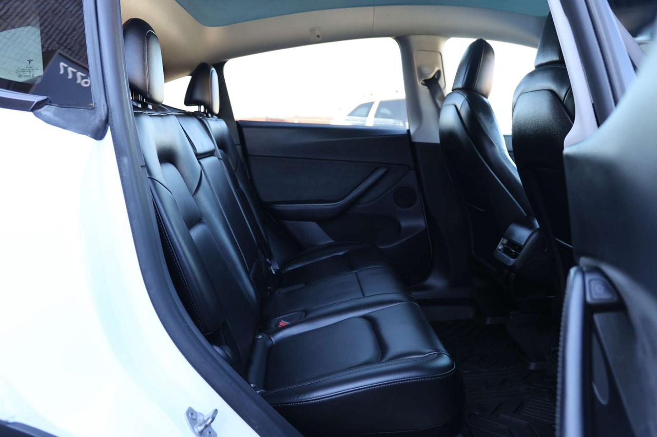 2021 Tesla Model Y LONG RANGE-DUAL MOTOR-AWD/AUTOPILOT/DRIVER ASSIST/STANDARD CONNECTIVITY/HEATED SEATS & STEERING/DASHCAM/KEYLESS/PANOROOF Photo